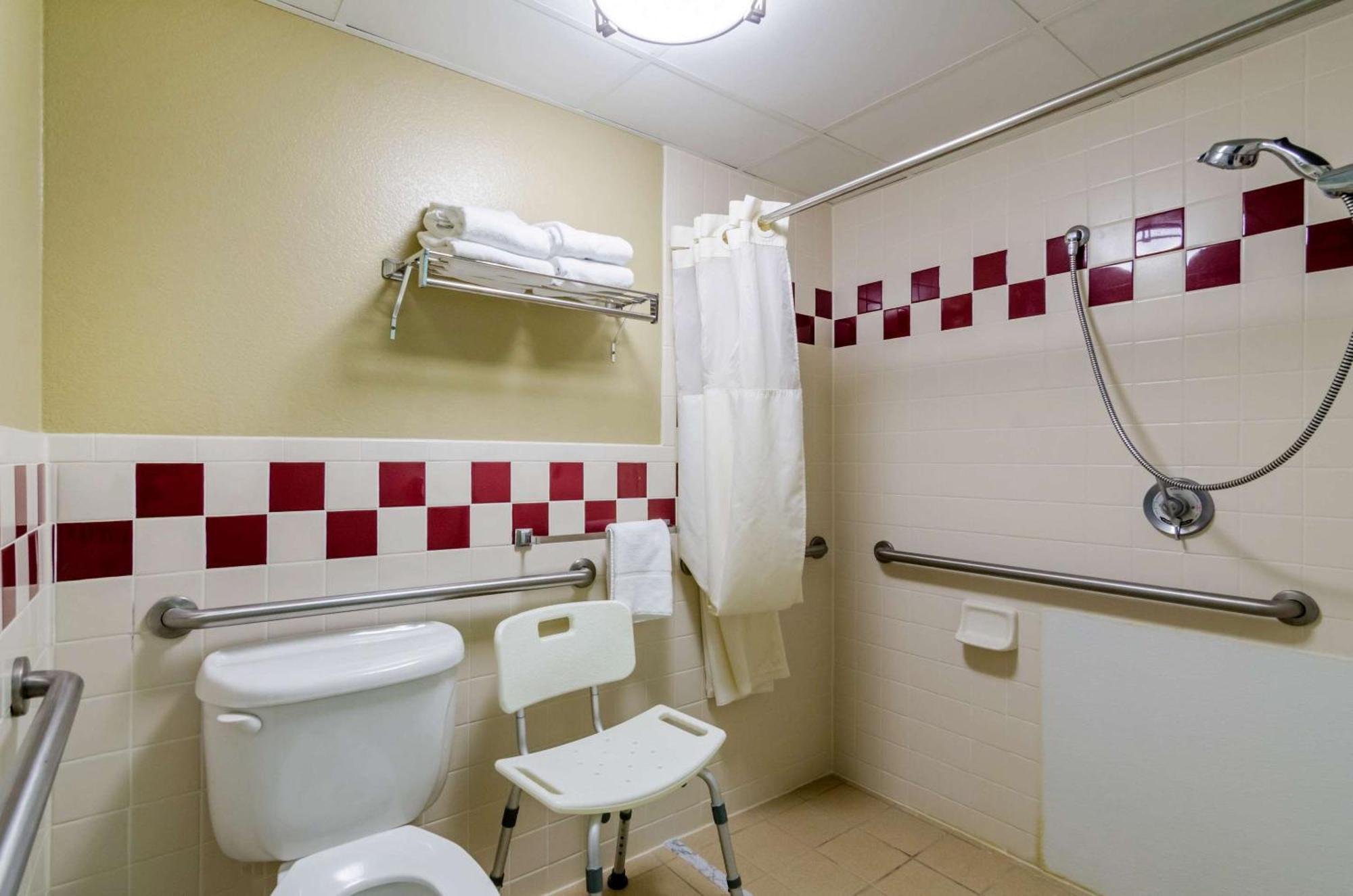 Rodeway Inn 3*